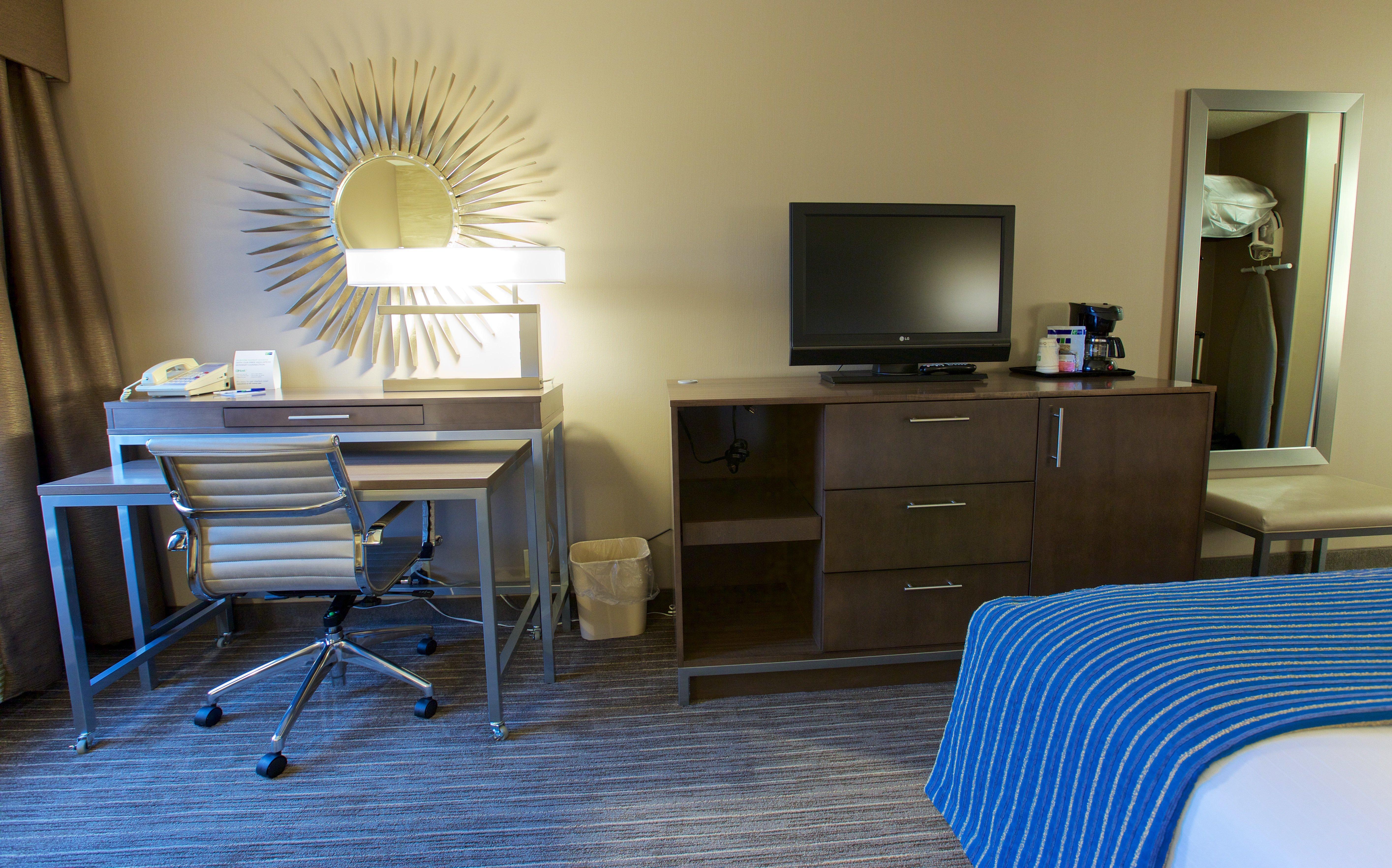 Express - West Acres By Ihg Hotel