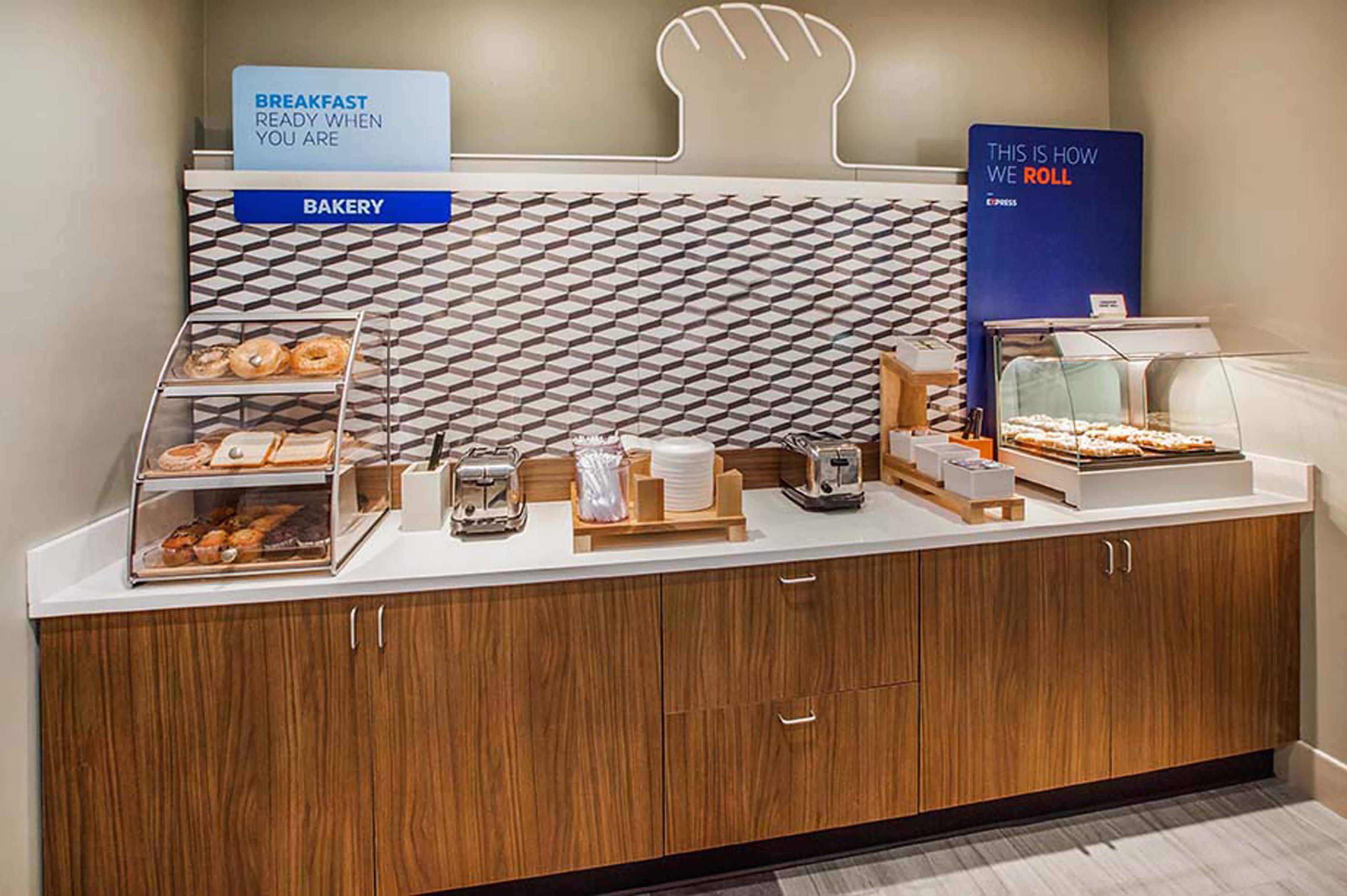 Express - West Acres By Ihg 3* Fargo