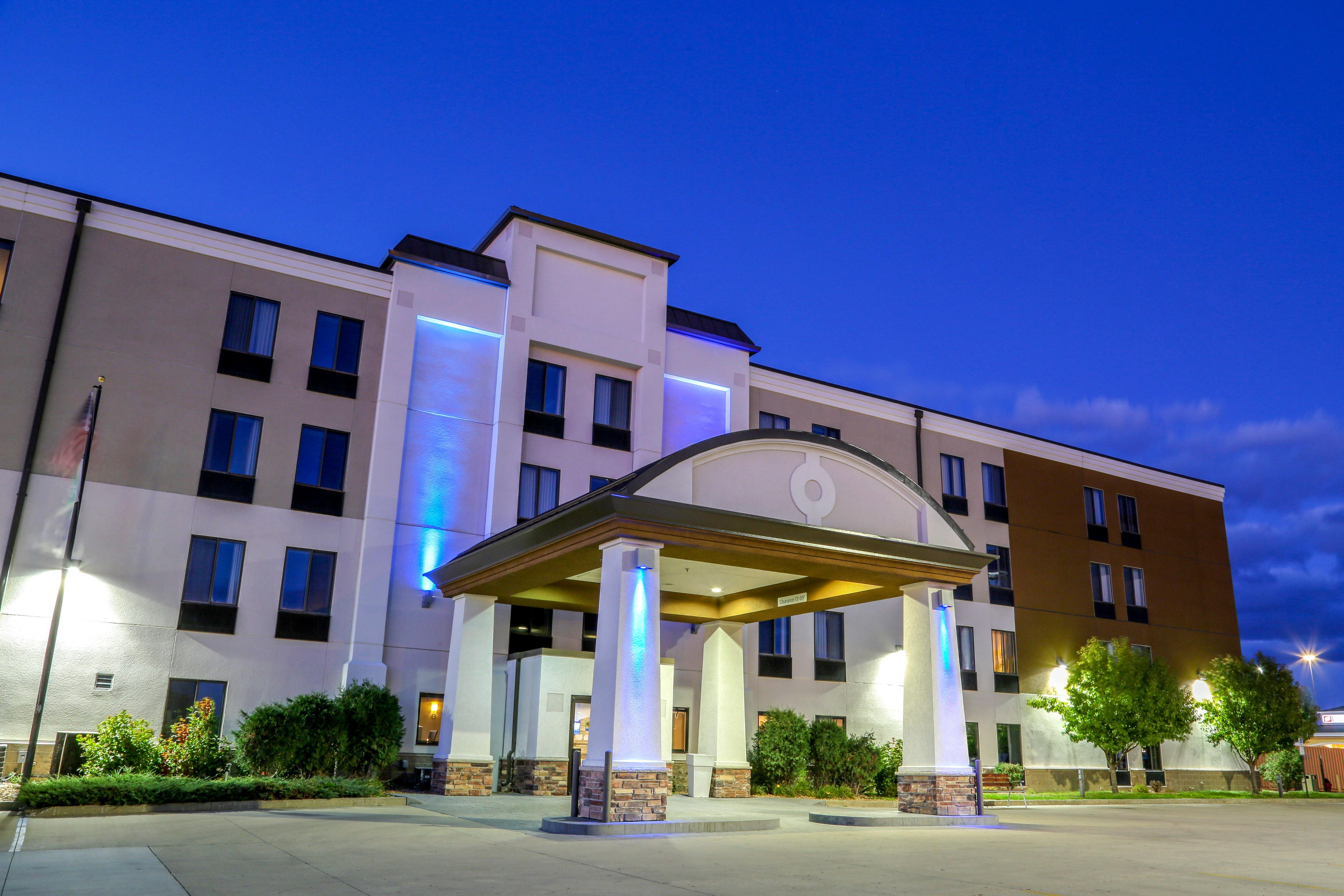 Express - West Acres By Ihg Hotel Fargo