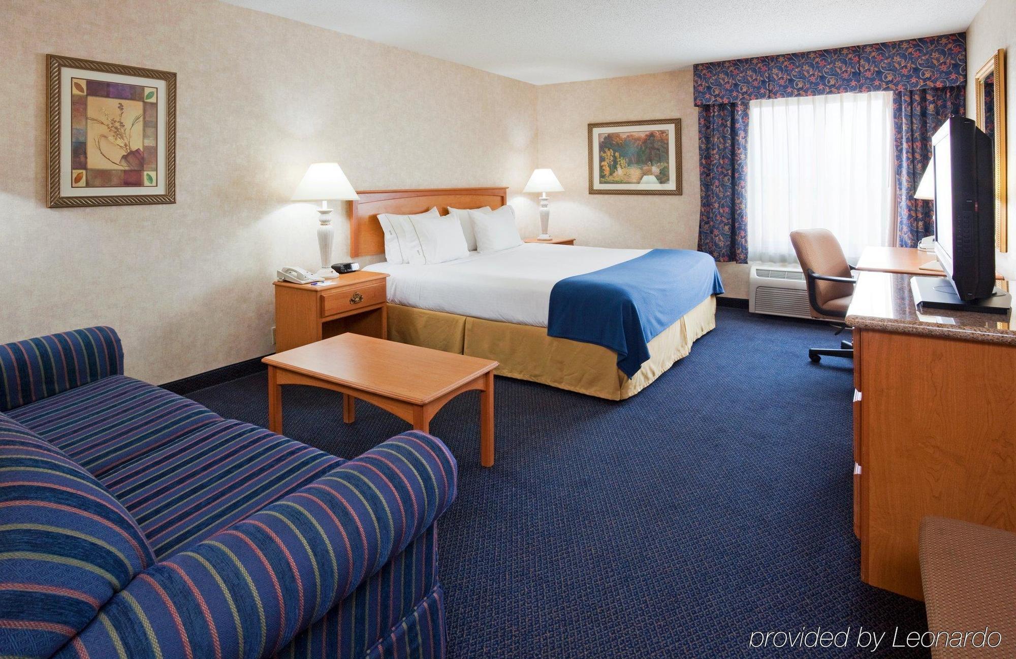 Hotel Express - West Acres By Ihg Fargo